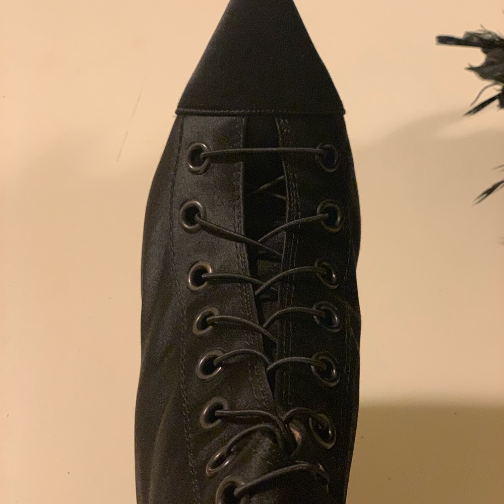 Manolo Blahnik, 40, Satin High-Knee Lace-Up heels - Picture 3 of 6